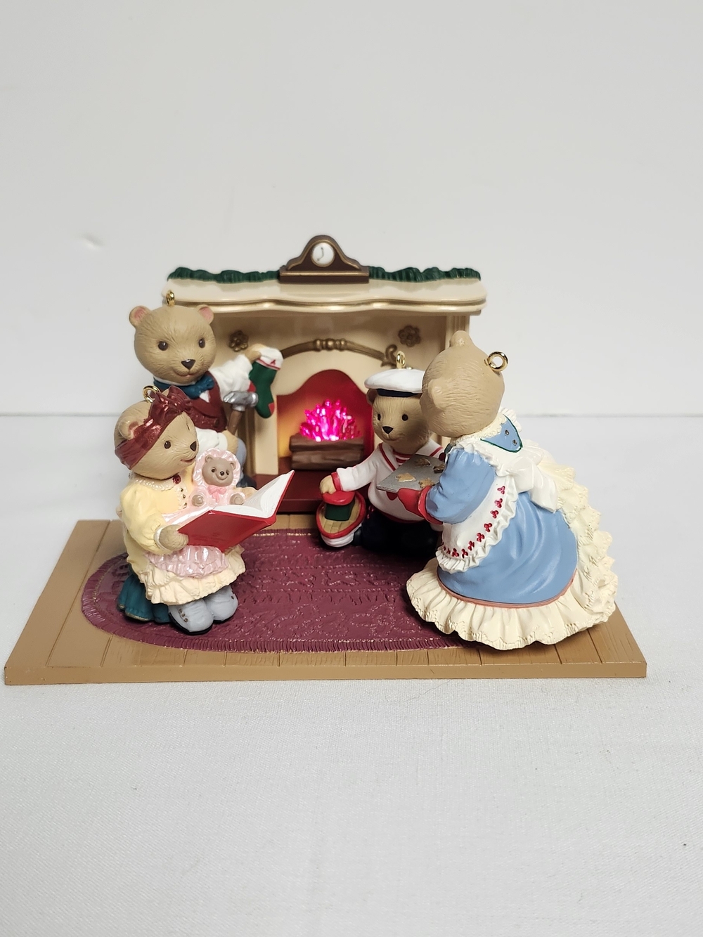 Halmark - The Bearingers Of Victoria Circle Lighted Table Top Display